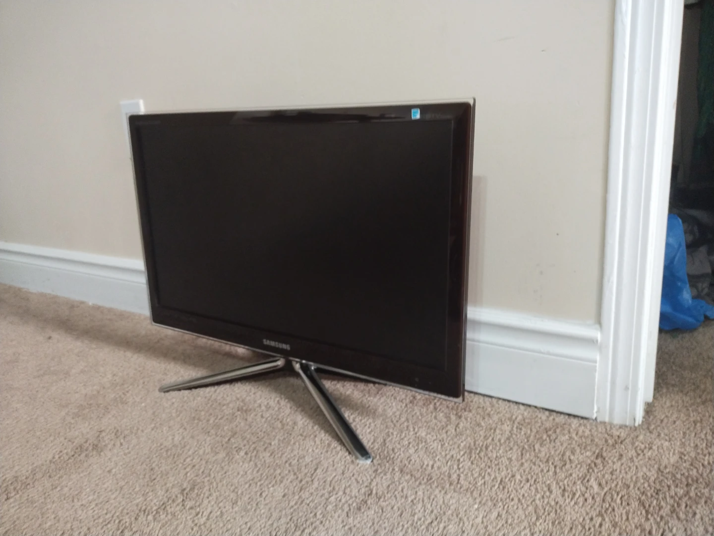 Samsung 24-inch Monitor - photo 3