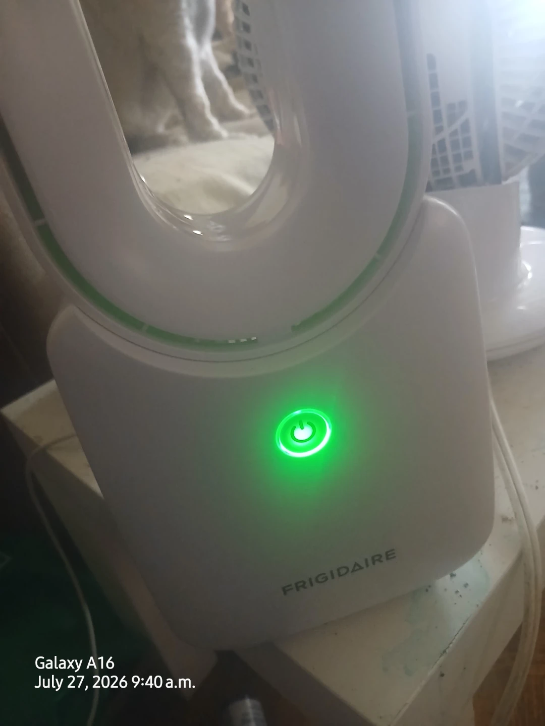 Frigidaire White Fan - photo 3