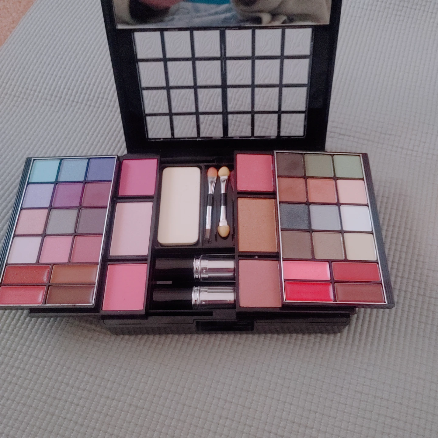 The Color Workshop Makeup Palette - photo 3