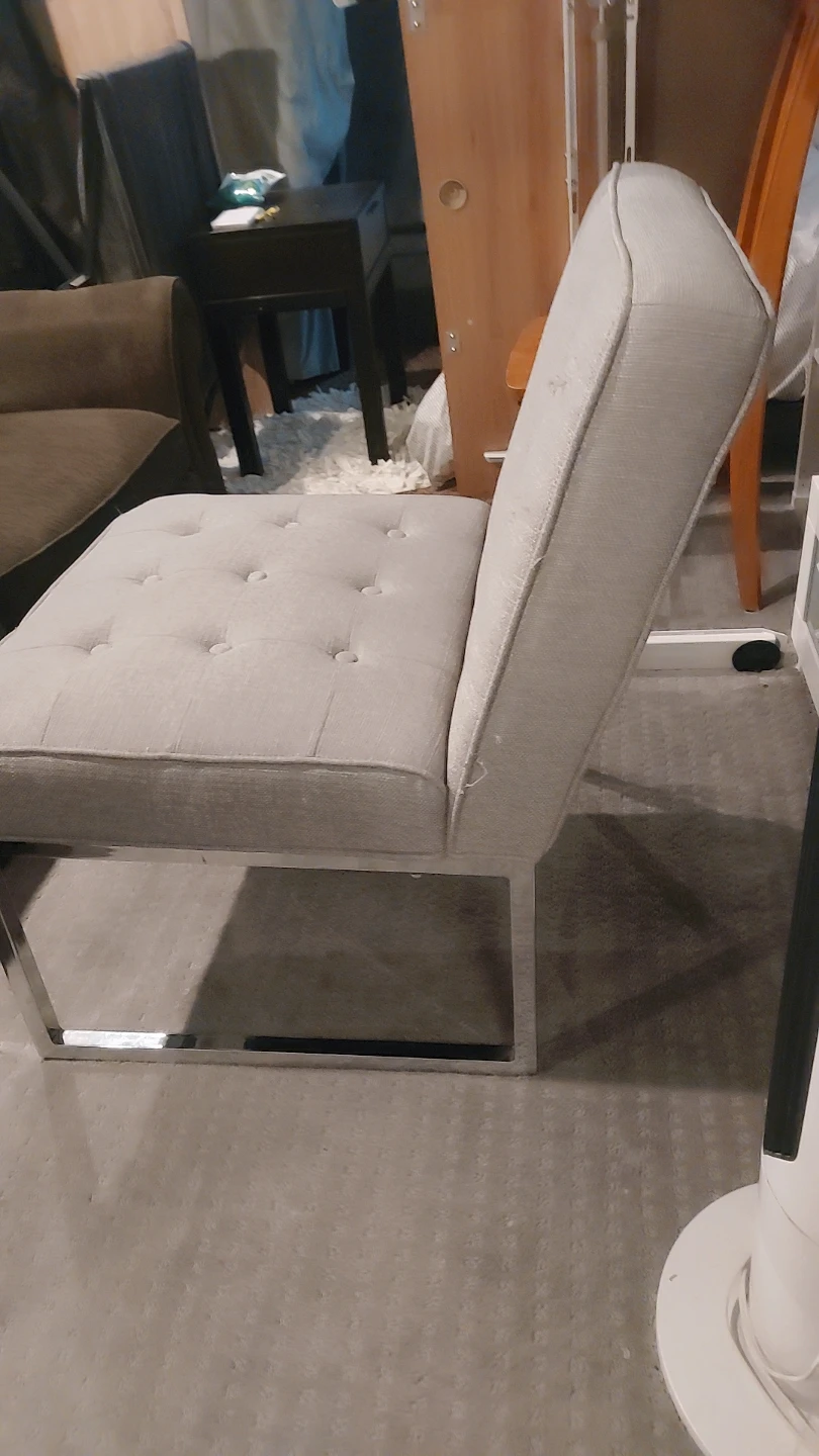 Tufted Accent Chair - photo 2