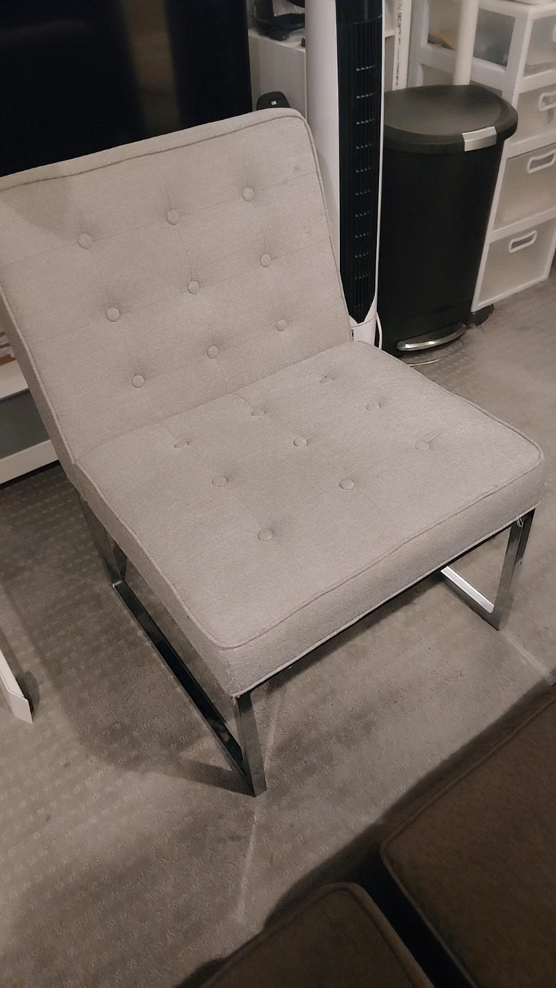 Tufted Accent Chair - photo 3