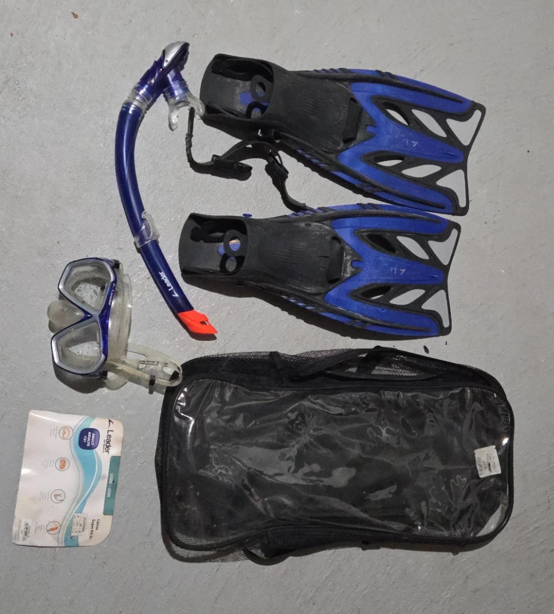 Leader Snorkel Set with Mask, Fins, and Bag
