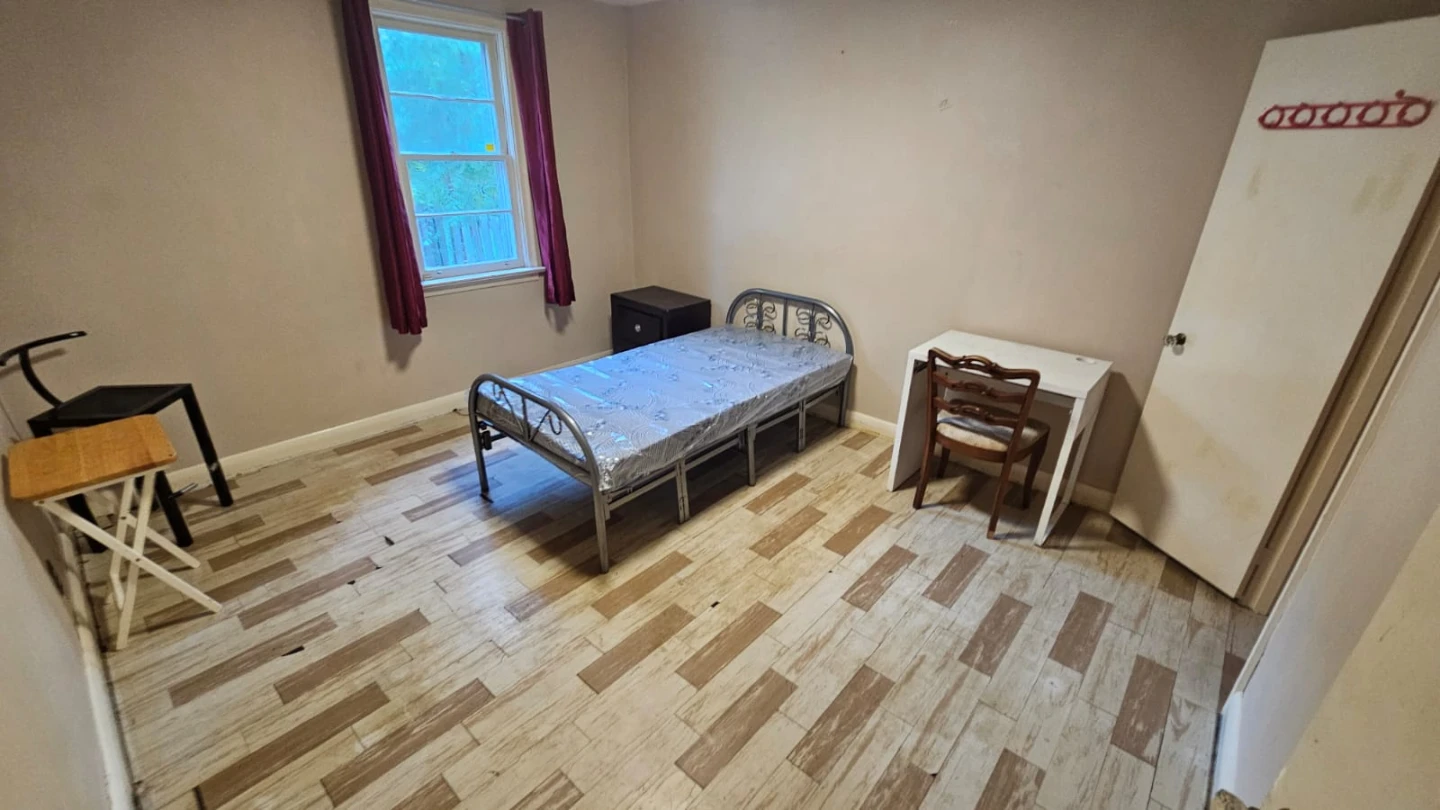 Large Private Room For Rent