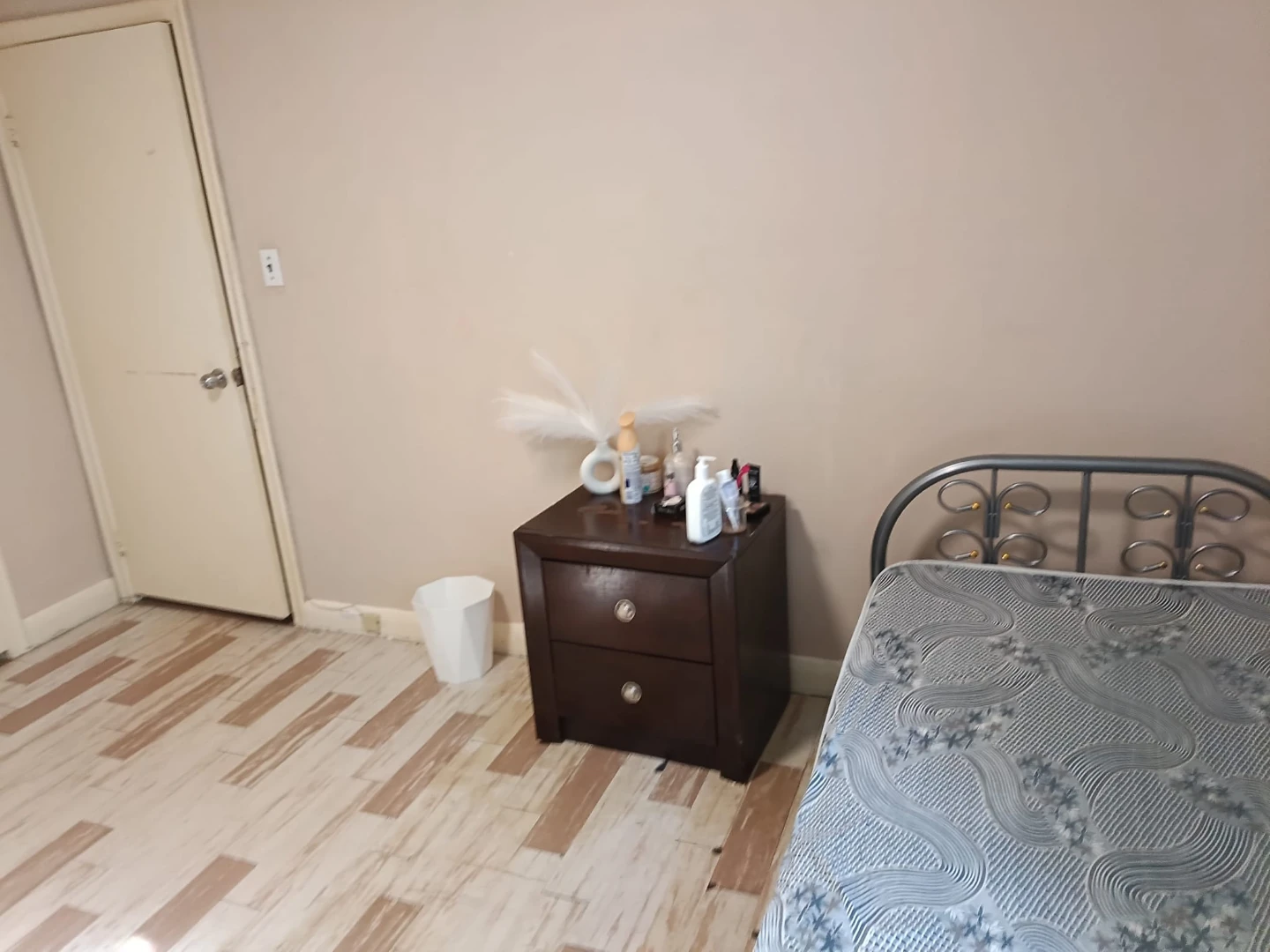 Large Private Room For Rent - photo 5