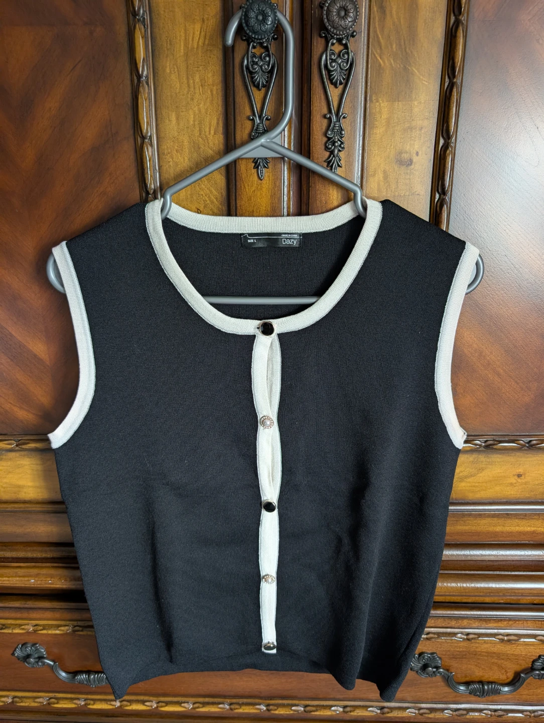 Dazy Sleeveless Button-Up Top - Black/White - Size L