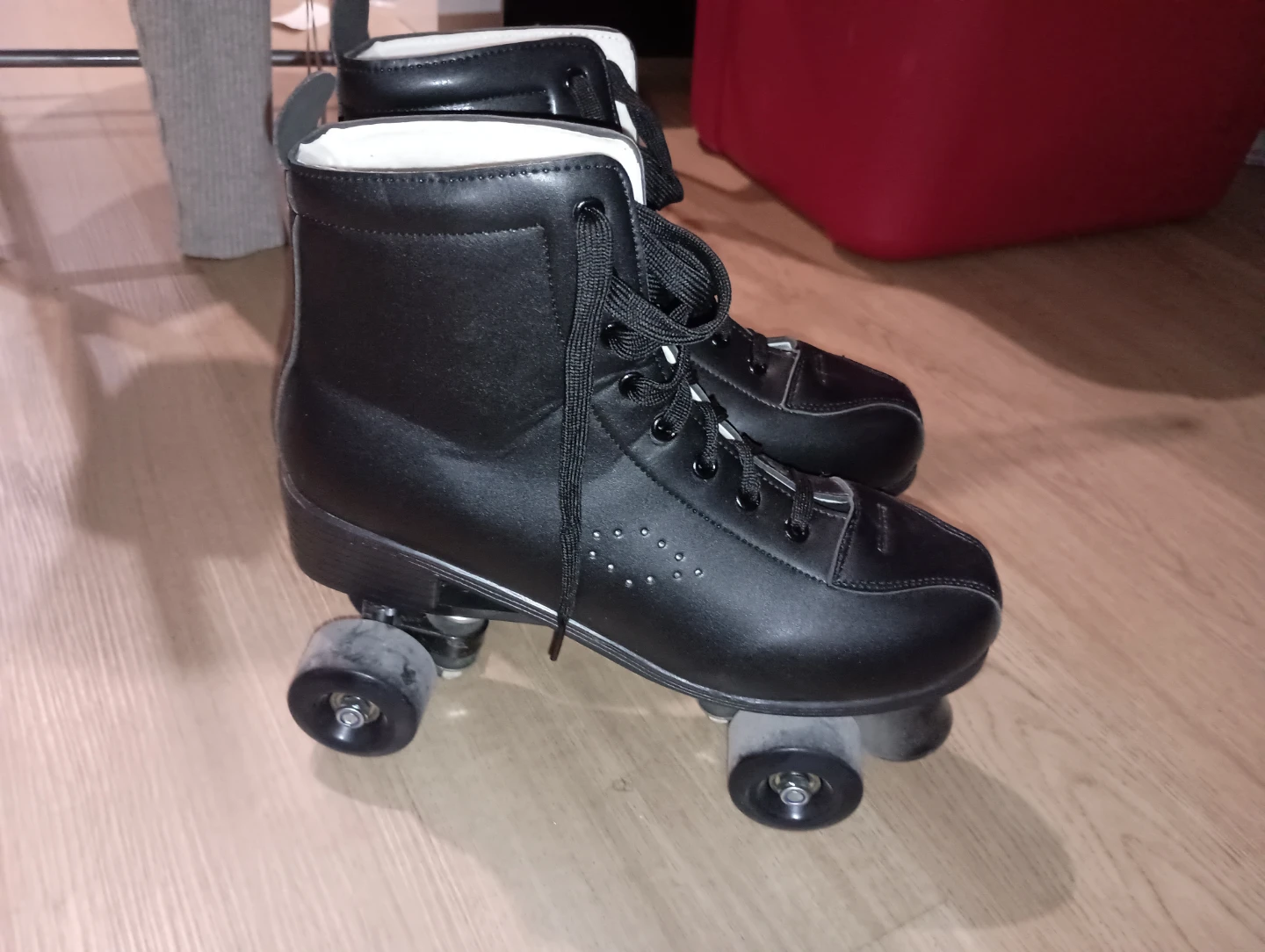 Black Roller Skates - photo 2
