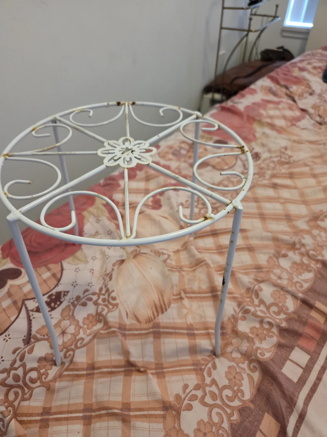 White Metal Plant Stand