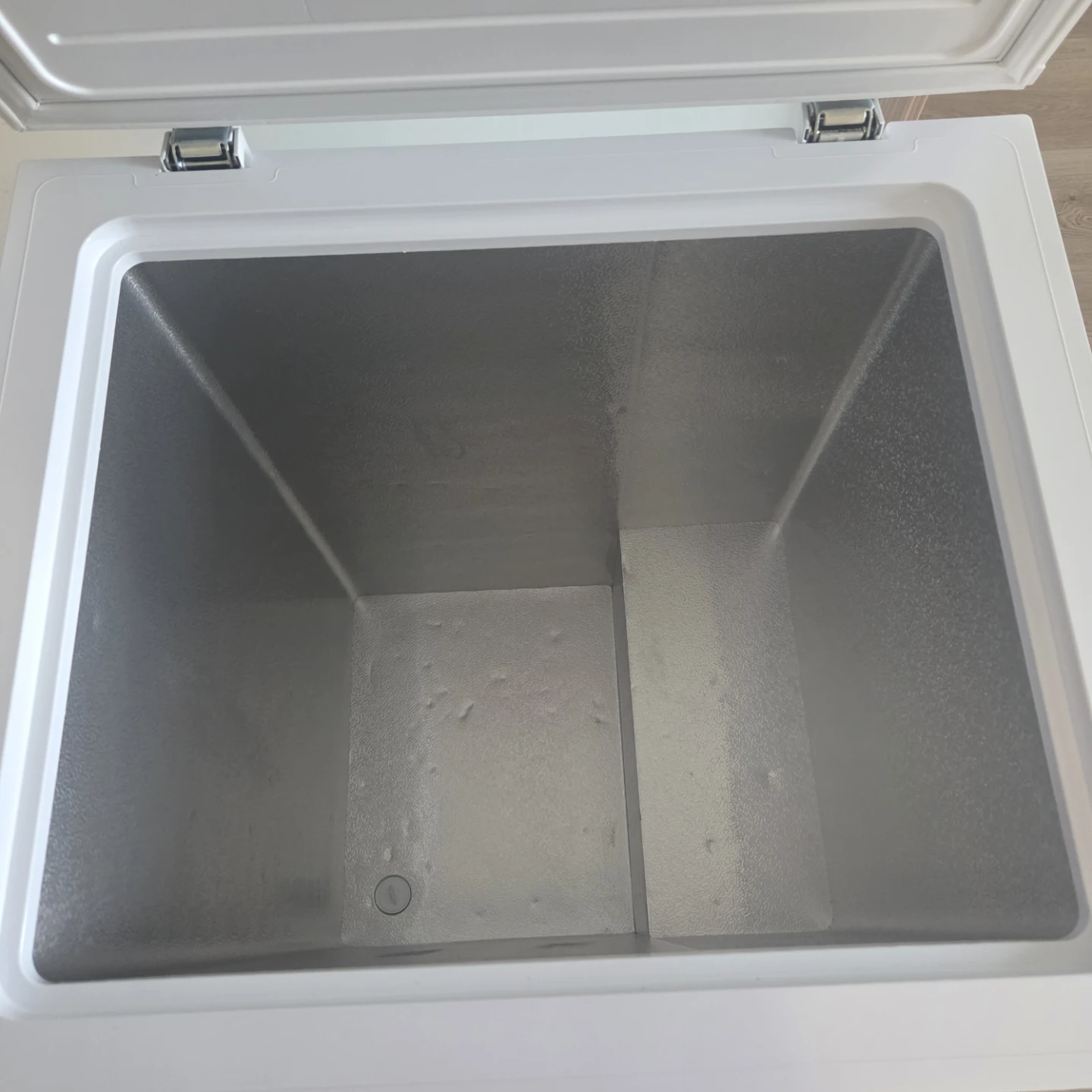 Arctic King Chest Freezer - photo 2