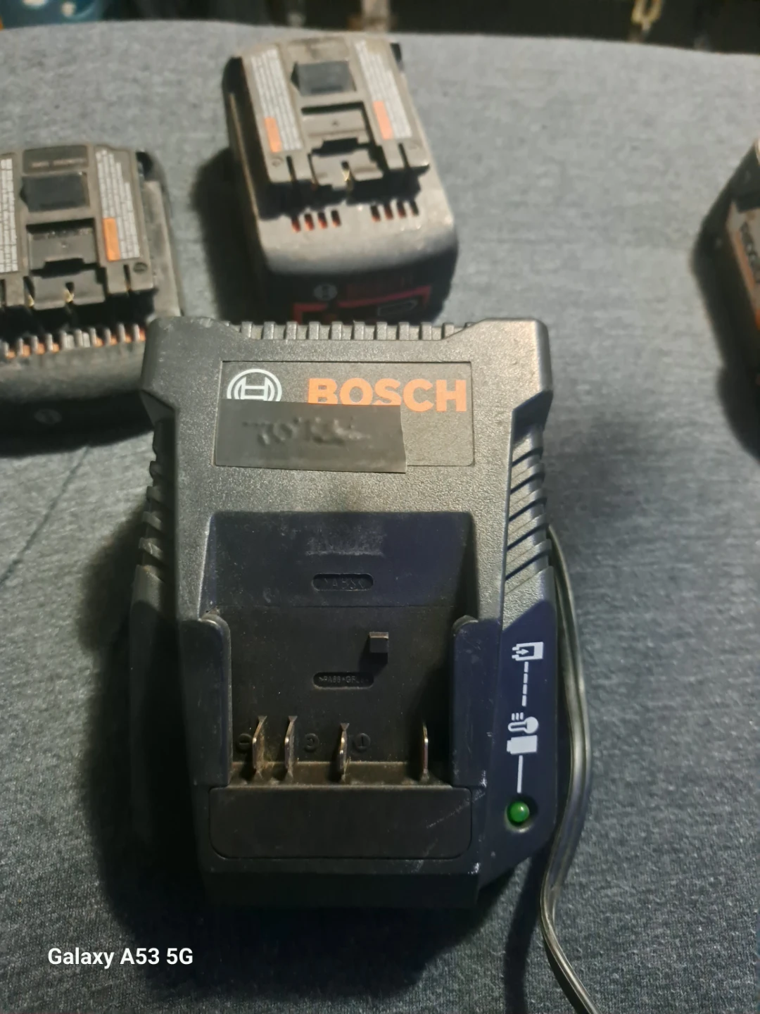 Bosch 18V 4.0Ah Li-Ion Slimpack Battery and Charger