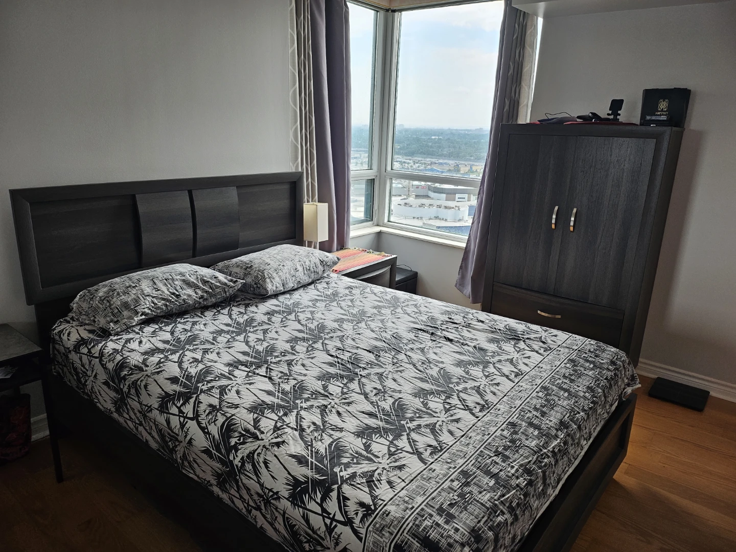 4-Piece Dark Grey Wood Bedroom Set - photo 2
