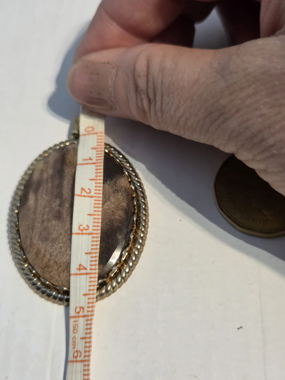 Oval Pendant with Natural Stone Inlay and Gold-Tone Rope Border - photo 4