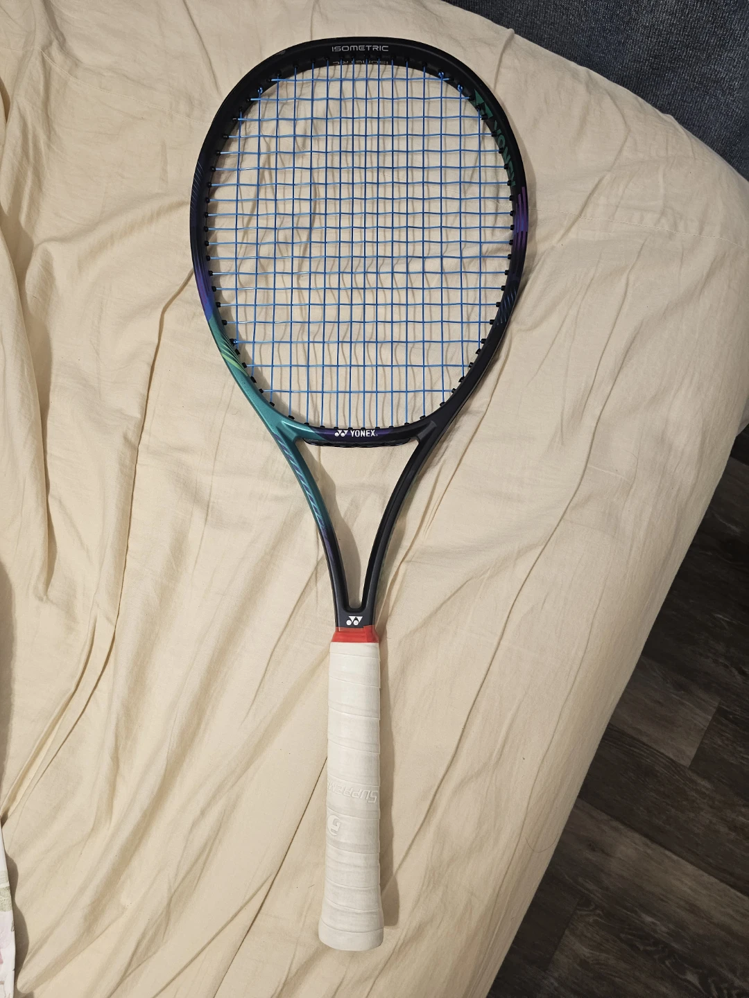 Yonex VCore Pro 100L tennis racquet - photo 2