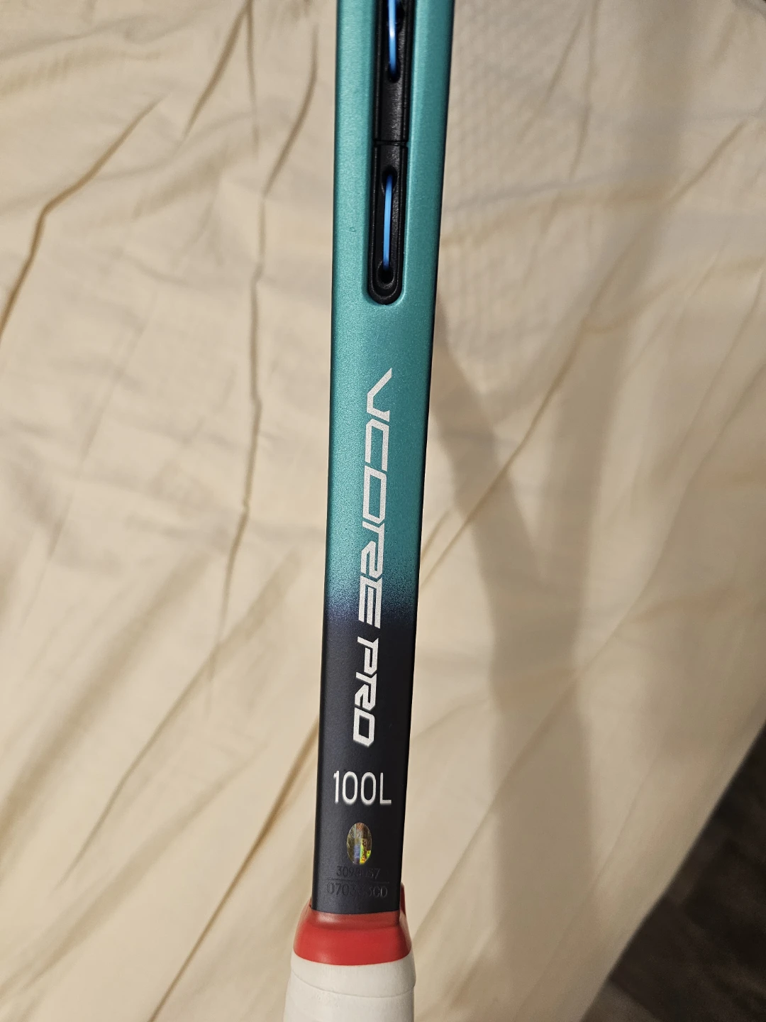 Yonex VCore Pro 100L tennis racquet - photo 3