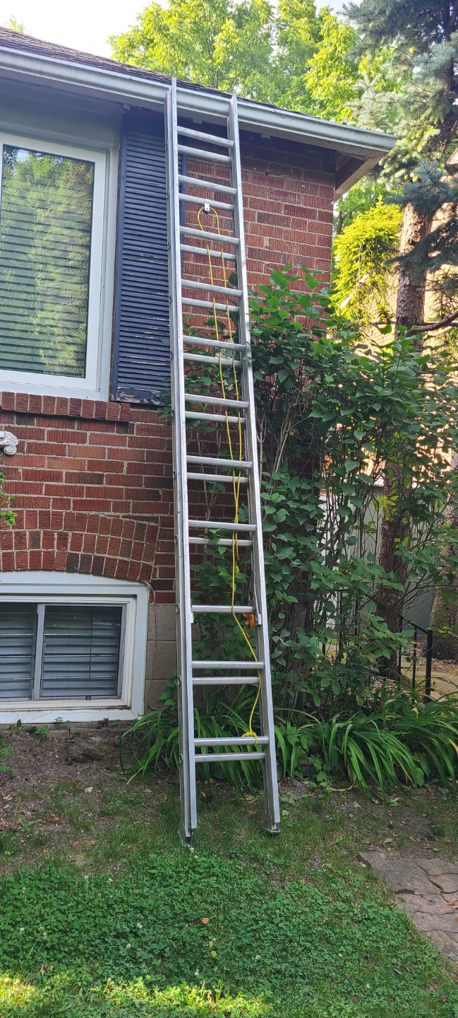 24' Ft Aluminum Extension Ladder - Good Condition