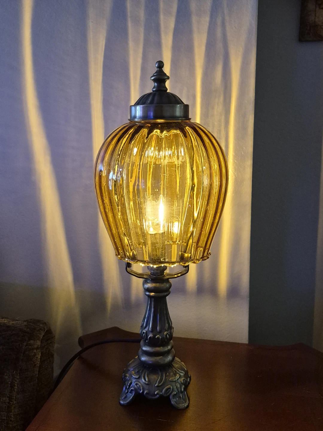Beautiful 13 1/2" Tall Vintage Side Table Lamp Light - photo 2