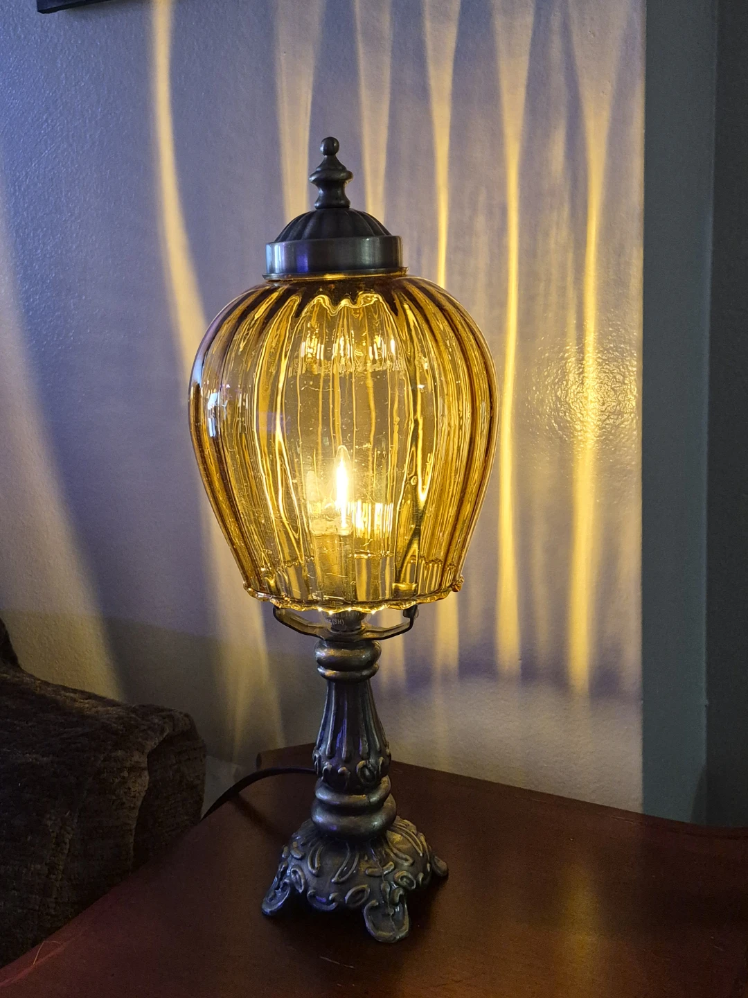 Beautiful 13 1/2" Tall Vintage Side Table Lamp Light - photo 3