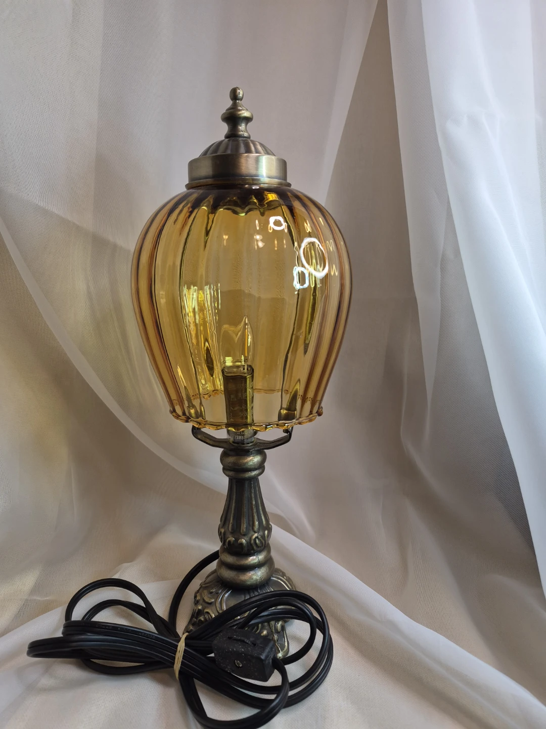 Beautiful 13 1/2" Tall Vintage Side Table Lamp Light - photo 4