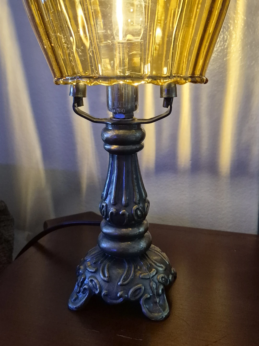 Beautiful 13 1/2" Tall Vintage Side Table Lamp Light - photo 5