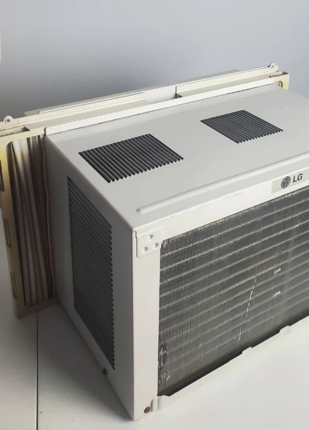 LG Air Conditioner - photo 2