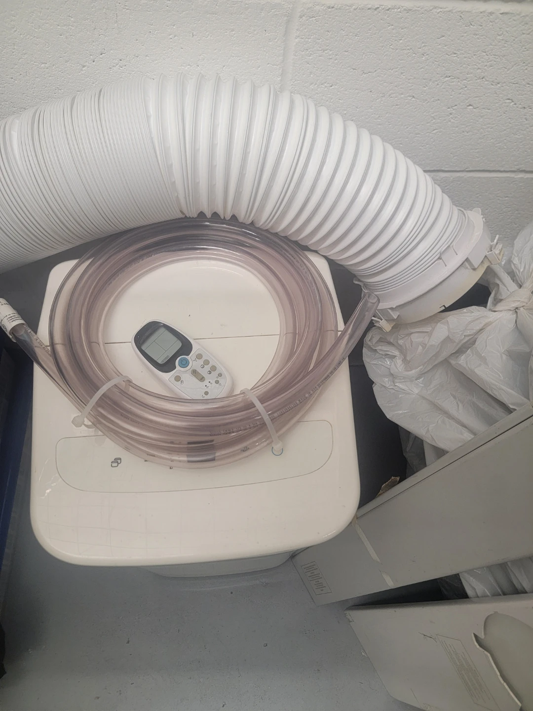 Midea Portable Air Conditioner with Hose and Remote - photo 4