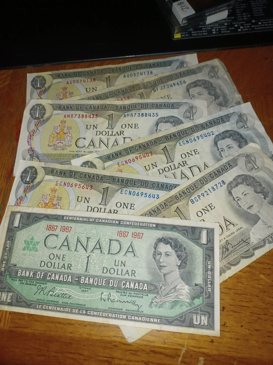 Lot of Canadian One Dollar Bills
