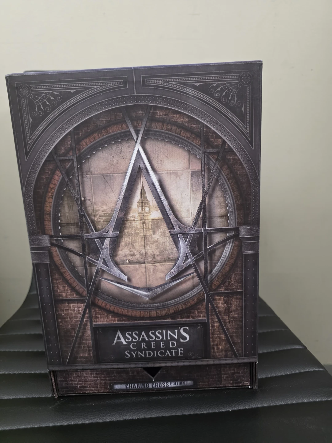 Assassin's Creed Syndicate Charing Cross Edition Statue - photo 2