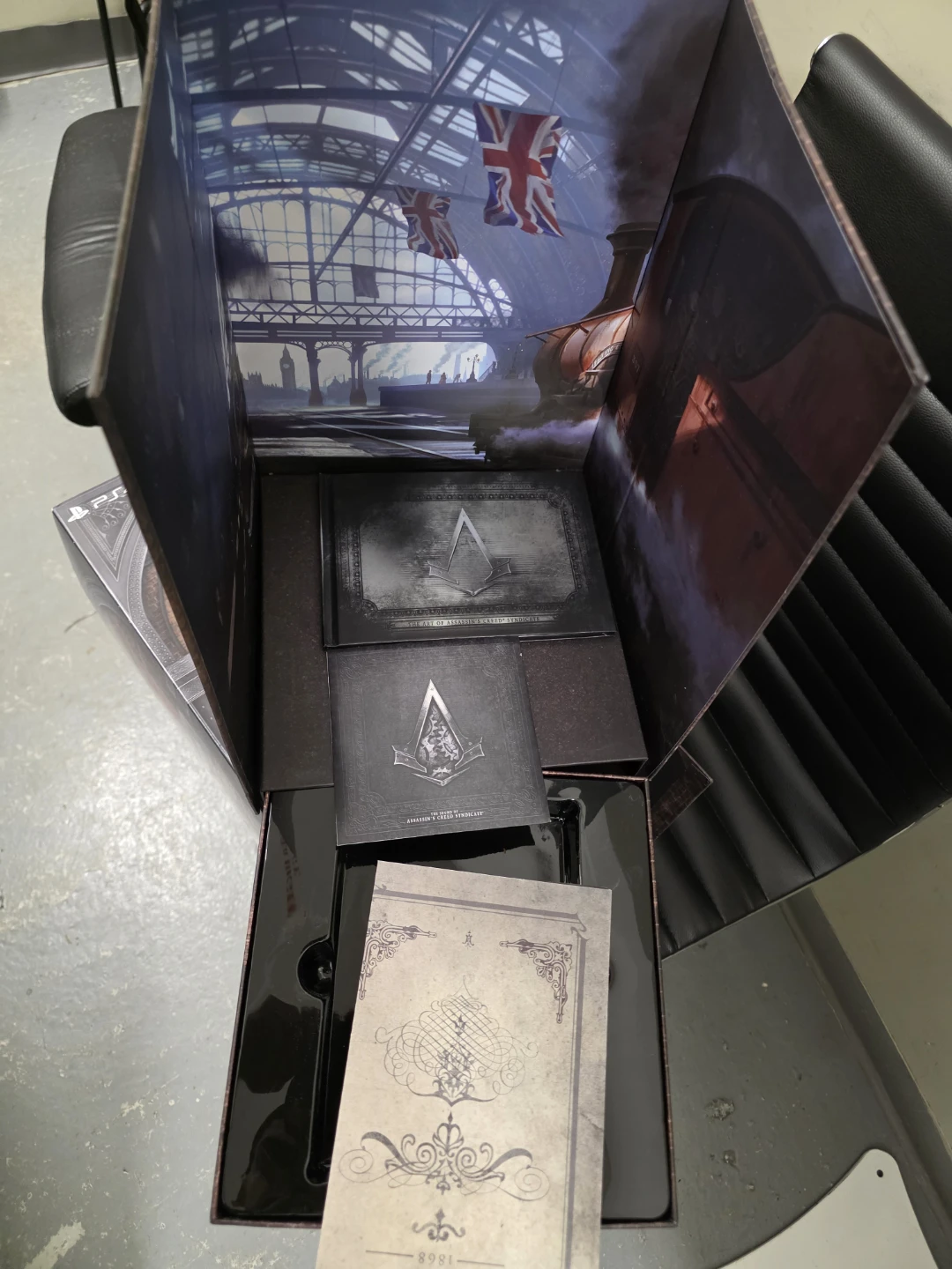 Assassin's Creed Syndicate Charing Cross Edition Statue - photo 3
