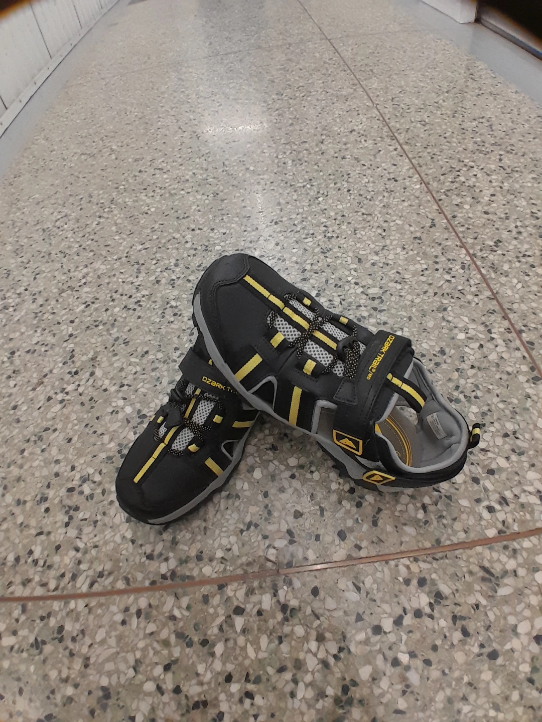 Ozark Trail Water  Sandals Men's Size 9