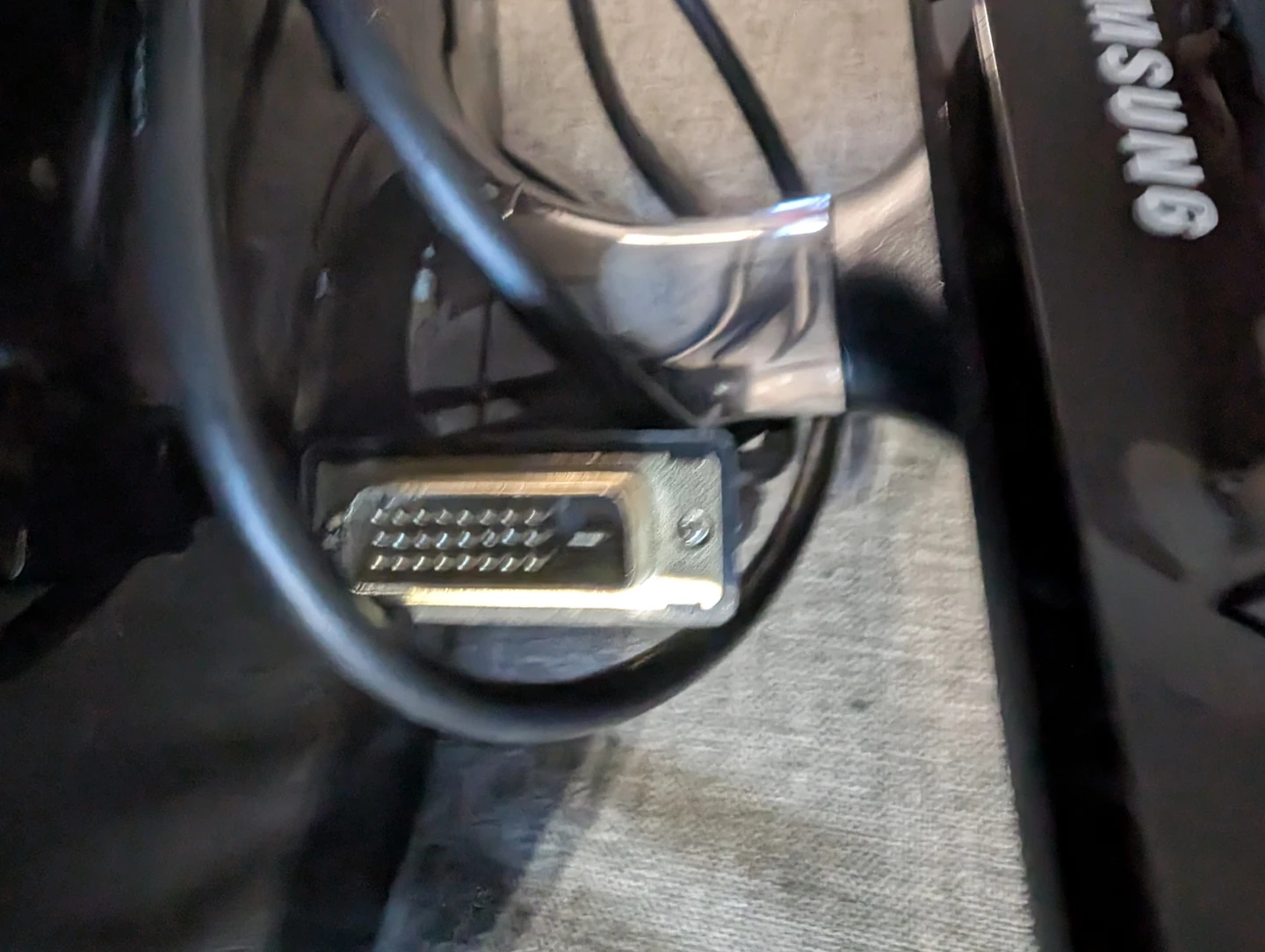 21 INCH Samsung monitor with DVI connector - photo 3