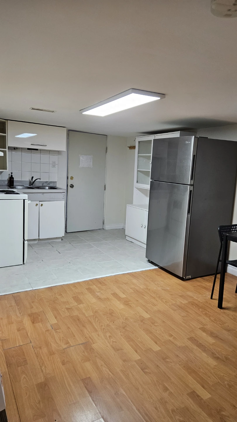rent ground floor suite