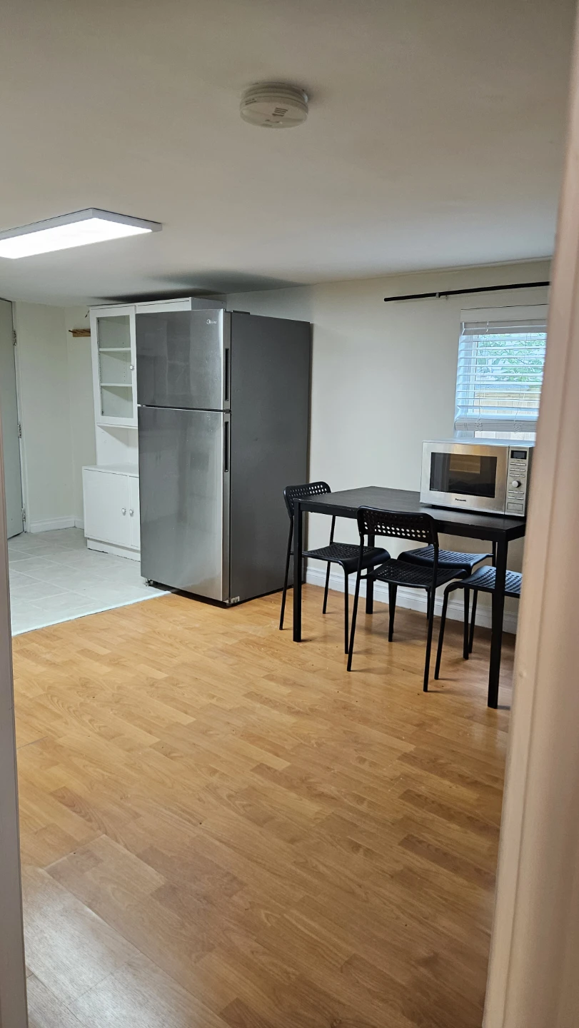 rent ground floor suite - photo 5
