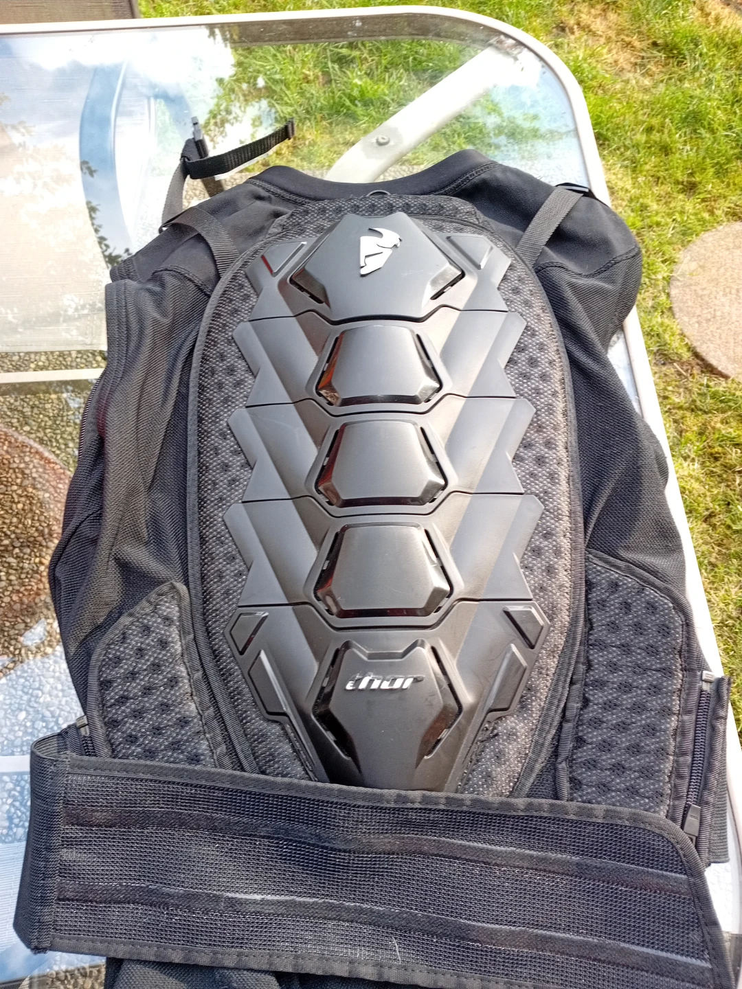 Bell Adult Motorcycle Helmet & Thor Sentry Vest - photo 2