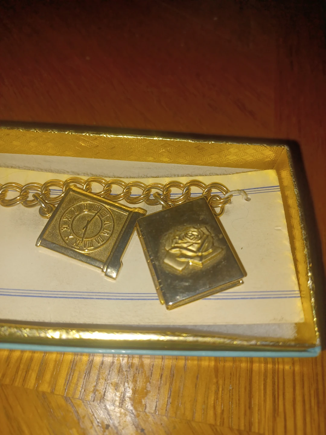 Avon Gold-tone Charm Bracelet 1965 presidents award - photo 4