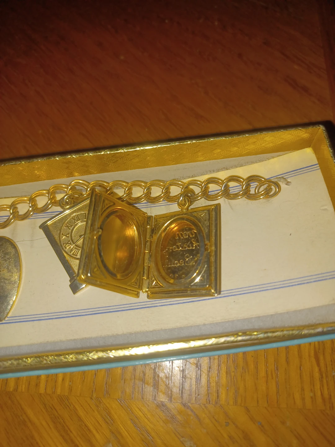 Avon Gold-tone Charm Bracelet 1965 presidents award - photo 5