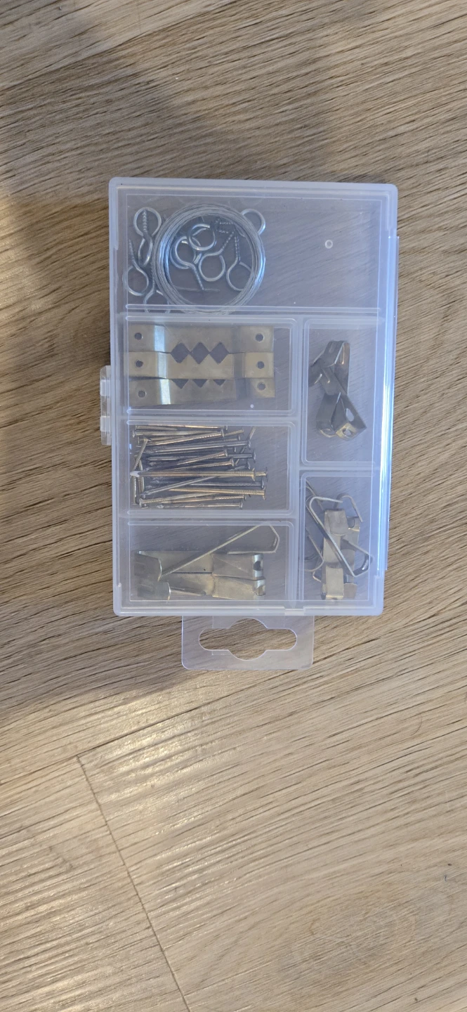 Picture Hanging Hardware Kit