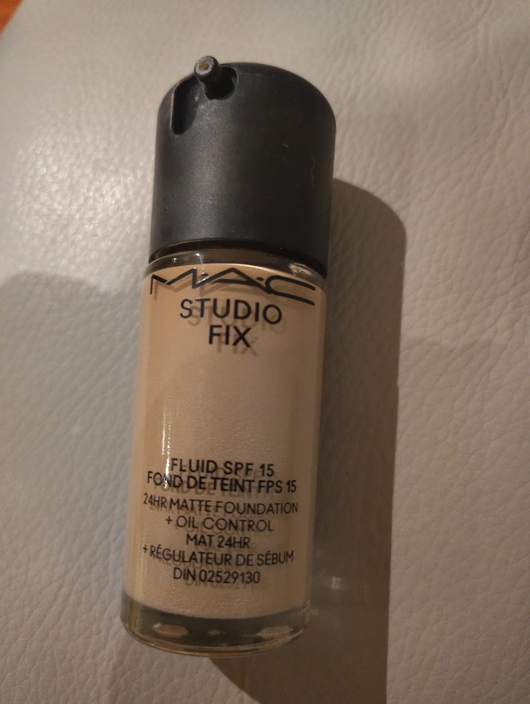 MAC Studio Fix Fluid SPF 15 Foundation NC16