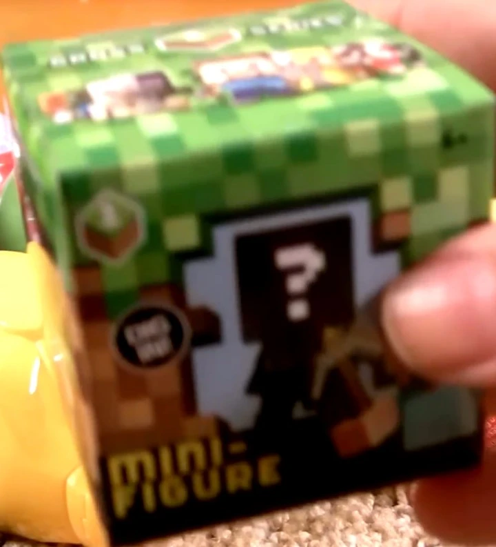 Minecraft Mini Figure Mystery Box