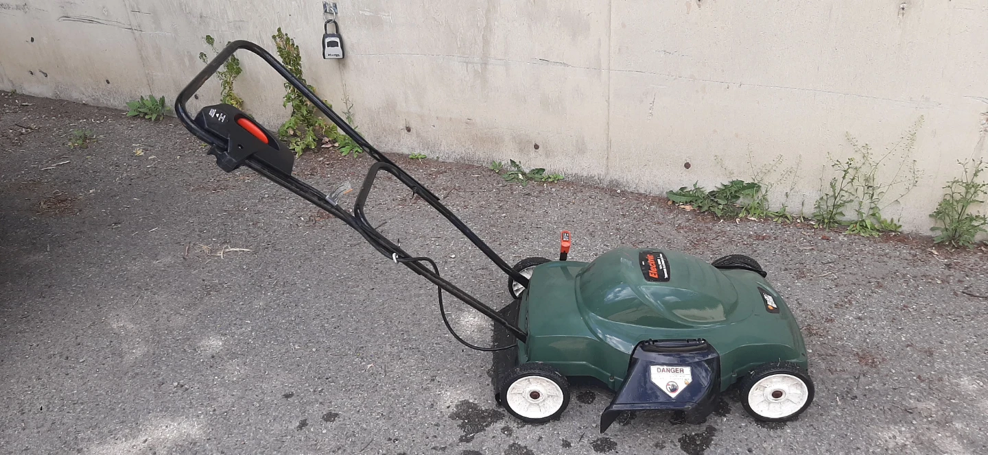 Black & Decker Premium Electric Lawnmower