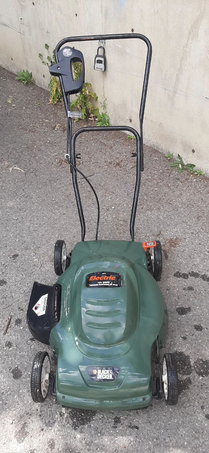 Black & Decker Premium Electric Lawnmower - photo 2