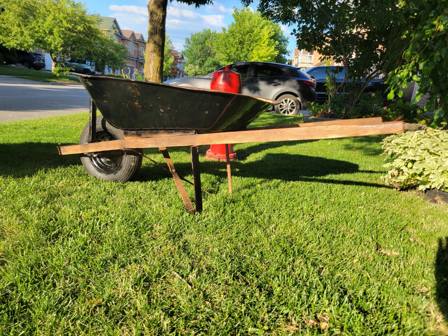 Steel Wheelbarrow heavy-duty,  big wheel