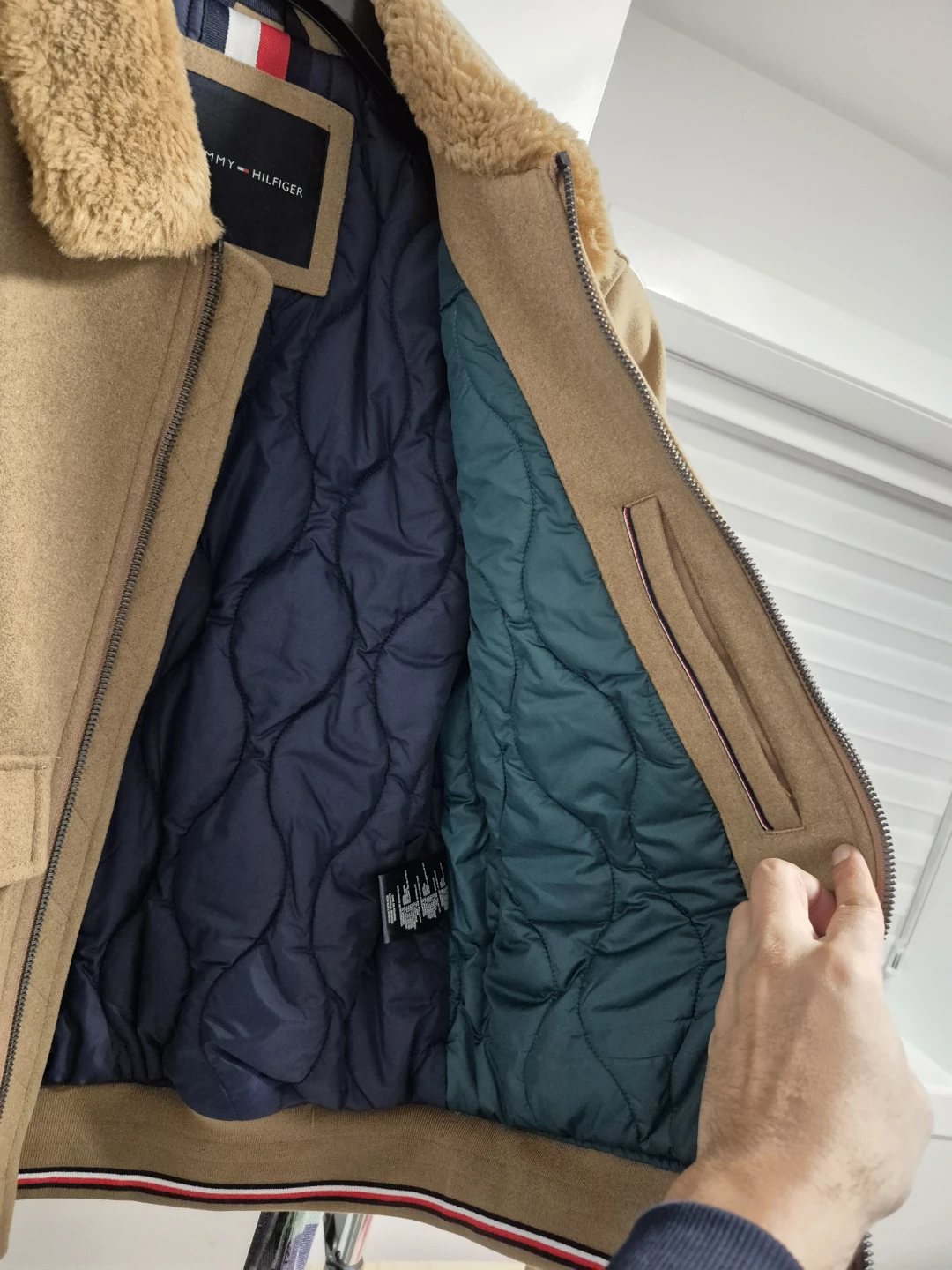BNWT Tommy Hilfiger Bomber Jacket with Sherpa Collar - photo 4