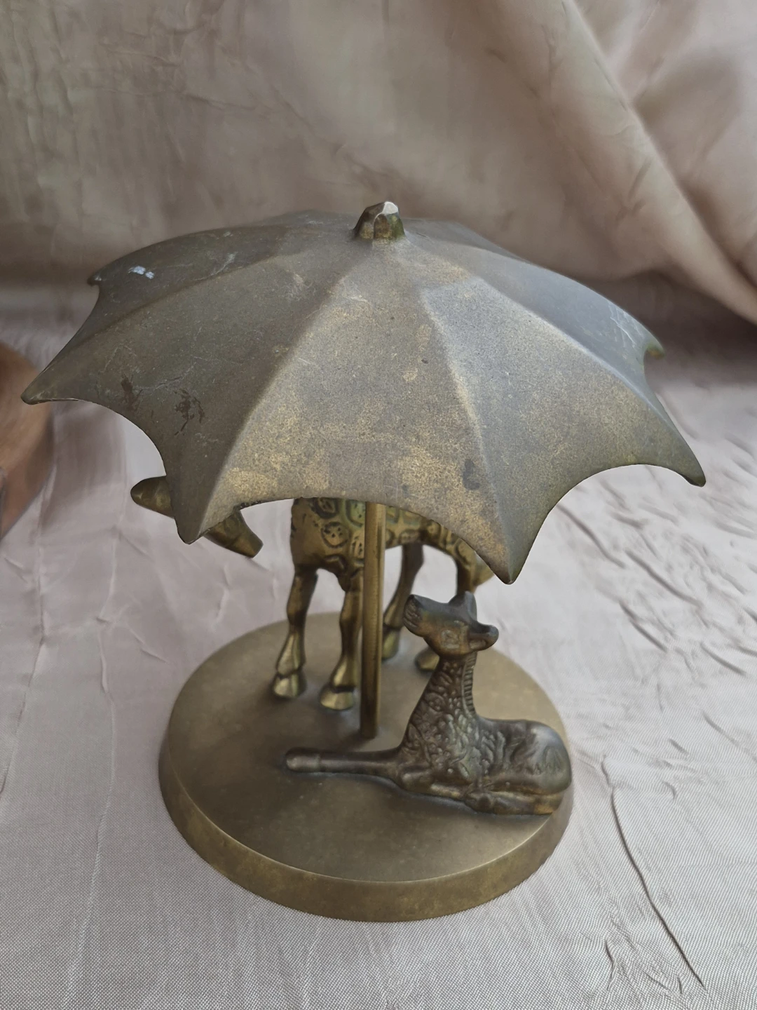 Beautiful Vintage Solid Brass Mom & Baby Giraffes Under Umbrella - photo 2