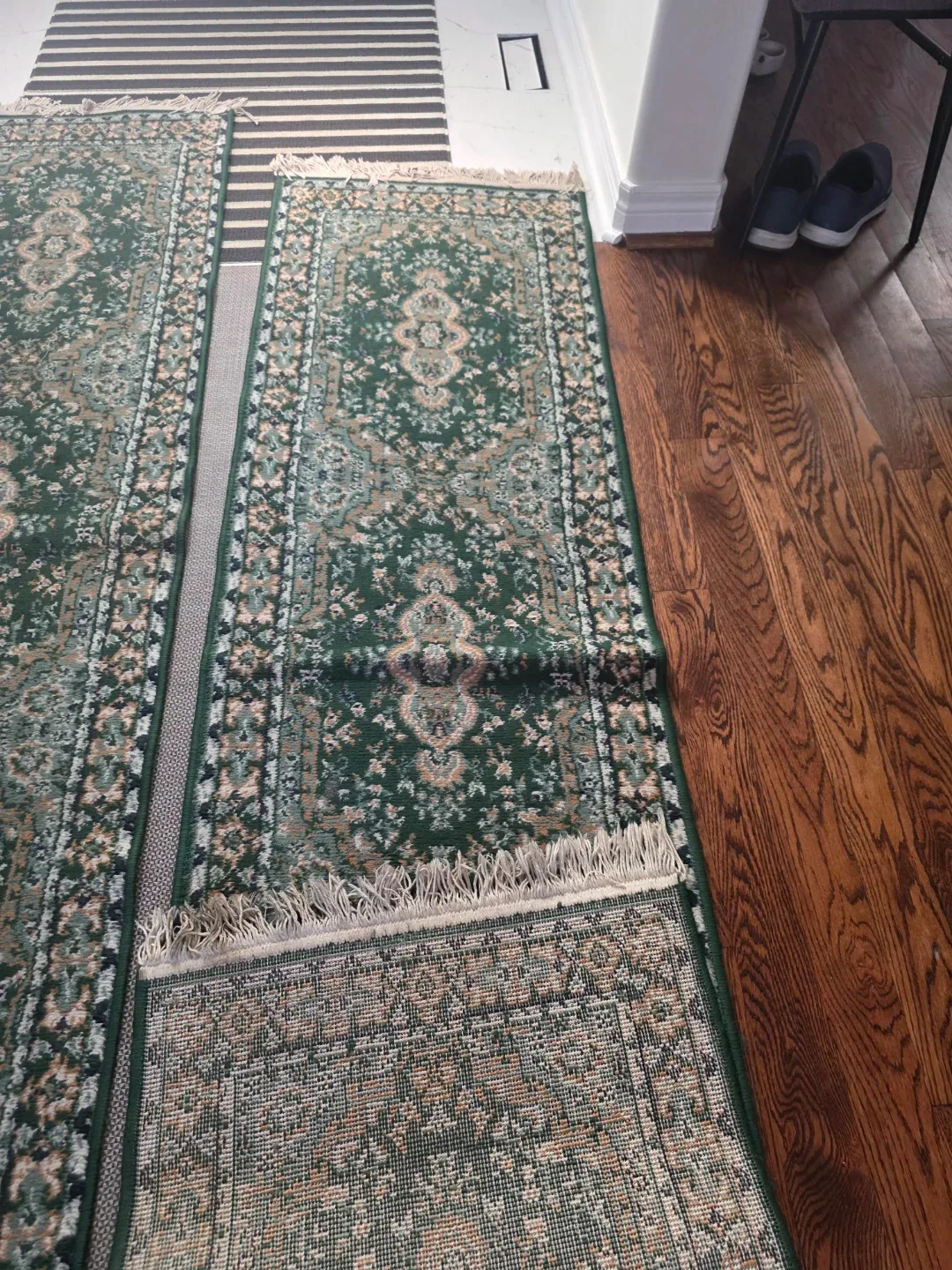 Green Runner Rugs with Fringes - photo 4