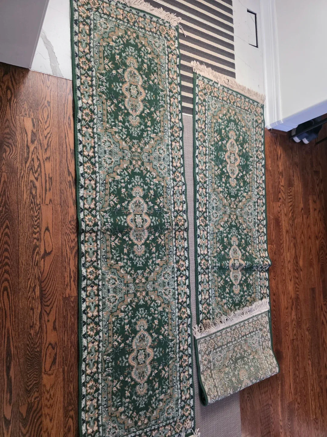 Green Runner Rugs with Fringes - photo 5
