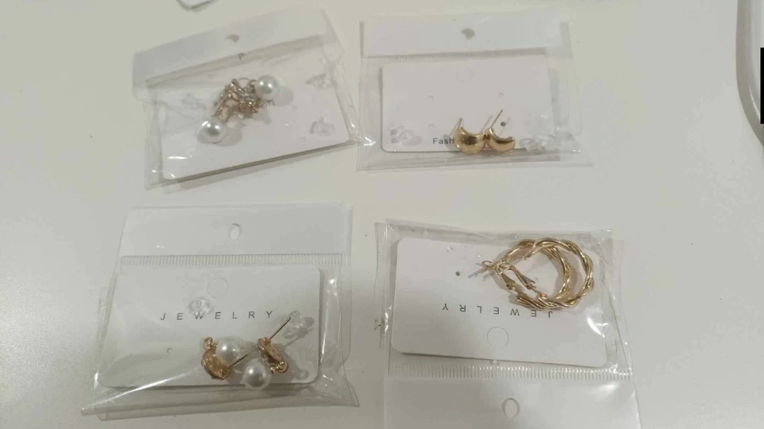 Set of 4 pairs of earrings