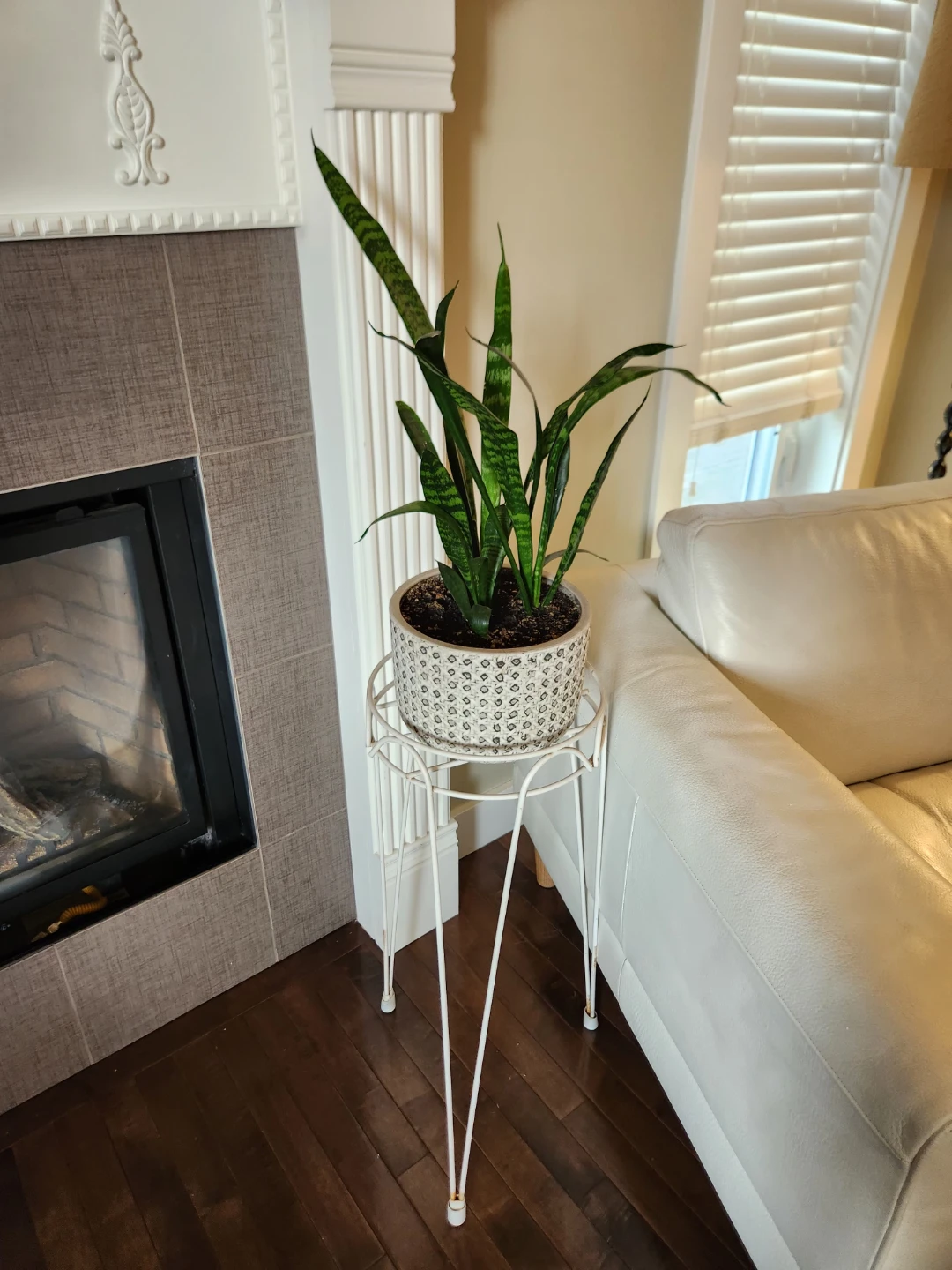 MCM White Metal Plant Stand