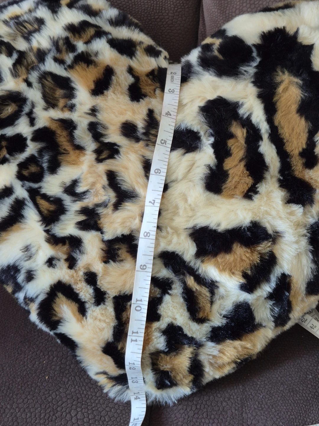 Heart-shaped faux fur throw pillow - photo 5