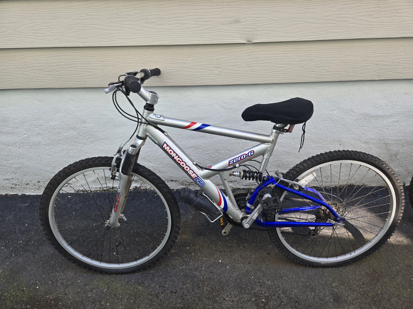 Mongoose ZERO-G Pro Mountain Bike