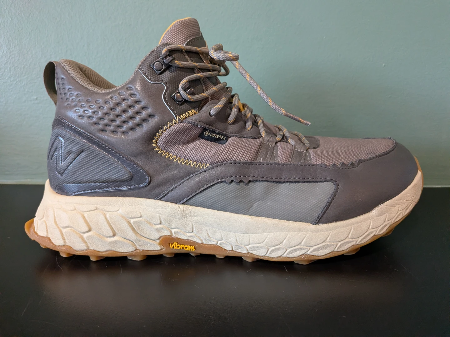 LNIB New Balance  Gore-Tex Trail / hiking