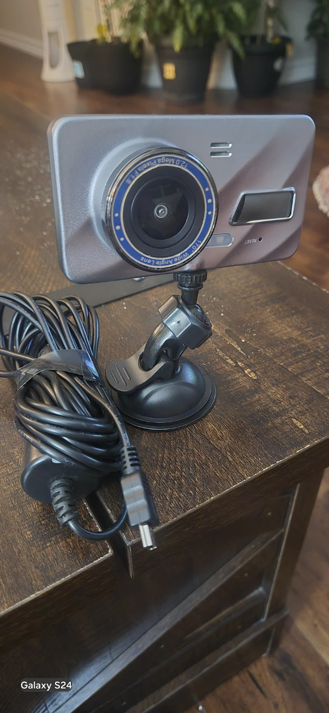 Car Dash Cam with Suction Mount and Charger
